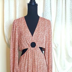 Maxi dress with peak-a-boo